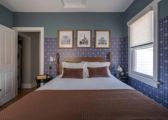 Boutique Italian Village Osu 4br 4 Parking *