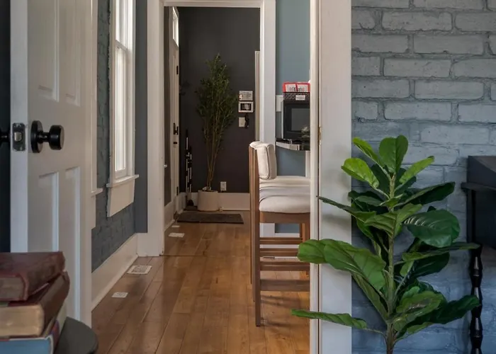 Boutique Italian Village Osu 4br 4 Parking